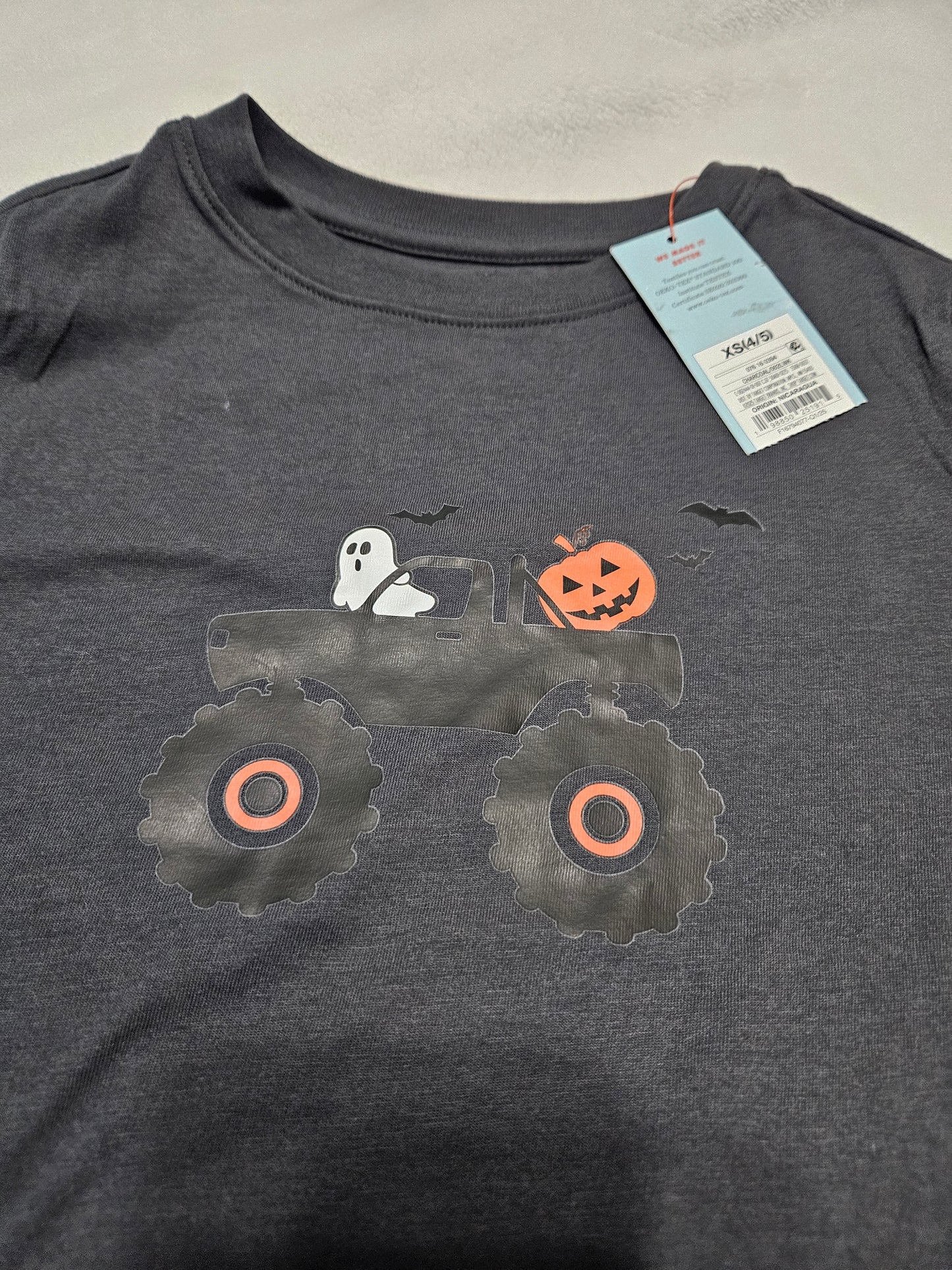 Boys sz:4/5 Halloween Truck